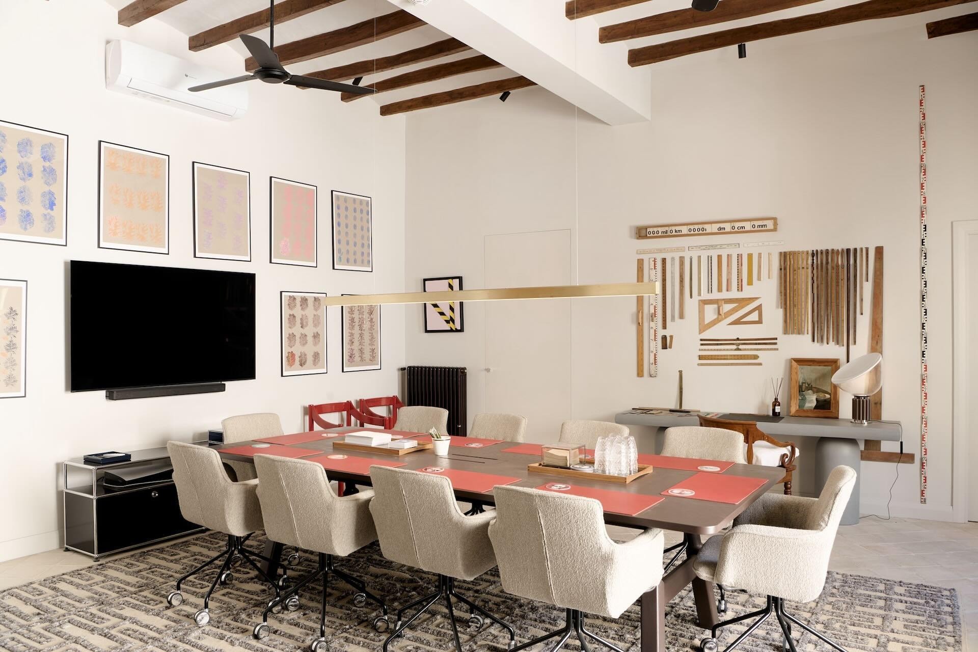 Casa Bissó meeting room