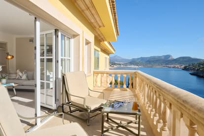 Villa Yellow Castle in Puerto Andratx