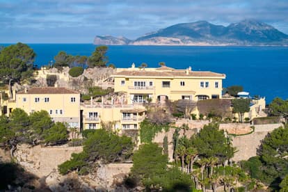 Villa Yellow Castle in Puerto Andratx