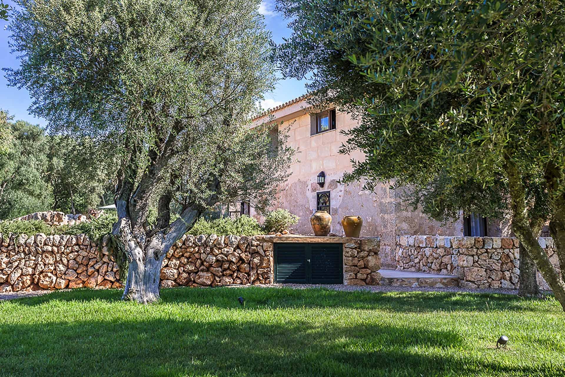 The Queen Bee Villa in Llucmajor, Holiday Villa by Mallorca Collection