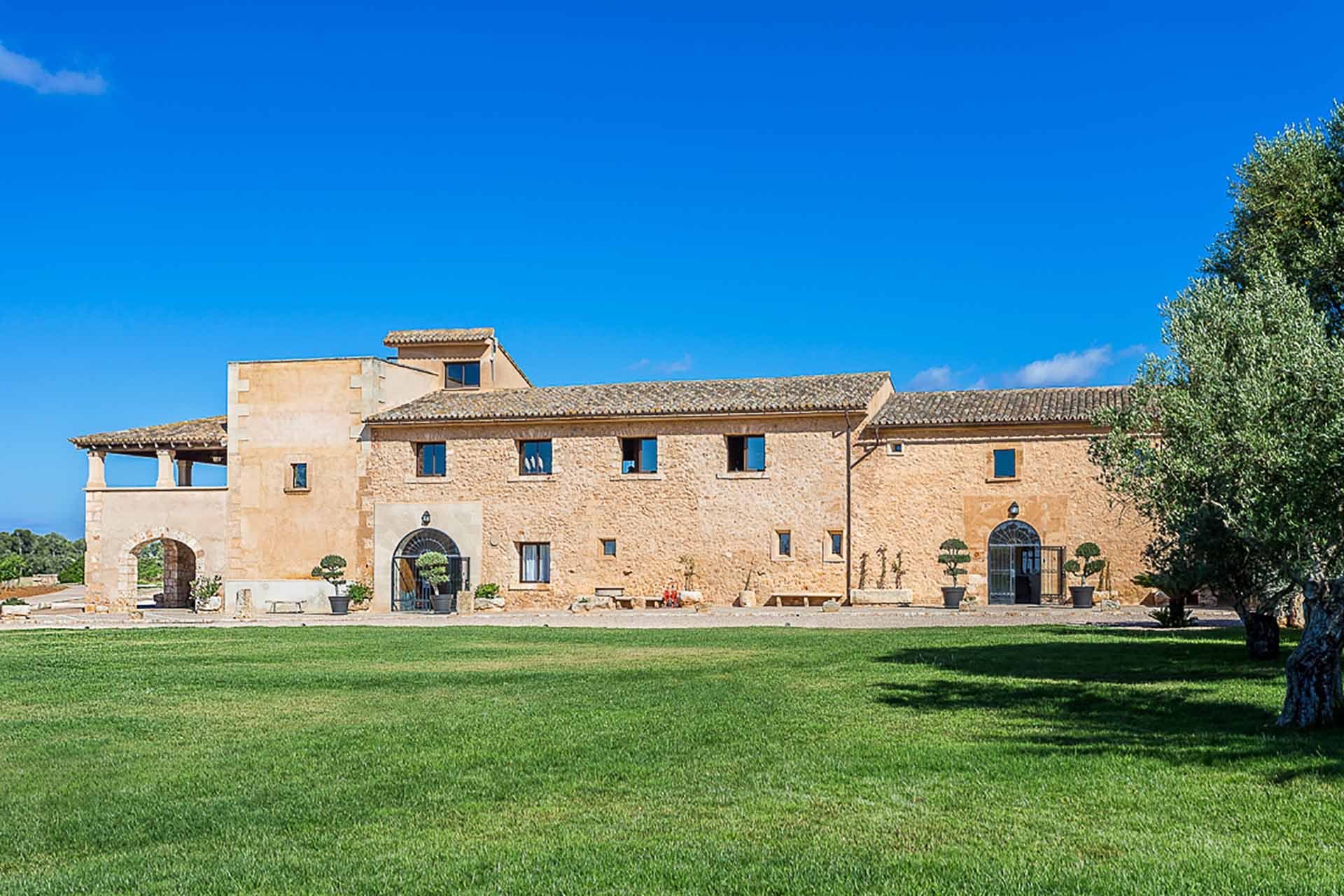 The Queen Bee Villa in Llucmajor, Holiday Villa by Mallorca Collection