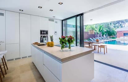 The Seafront Turquoise Villa en Alcudia