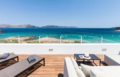 The Seafront Turquoise Villa en Alcudia